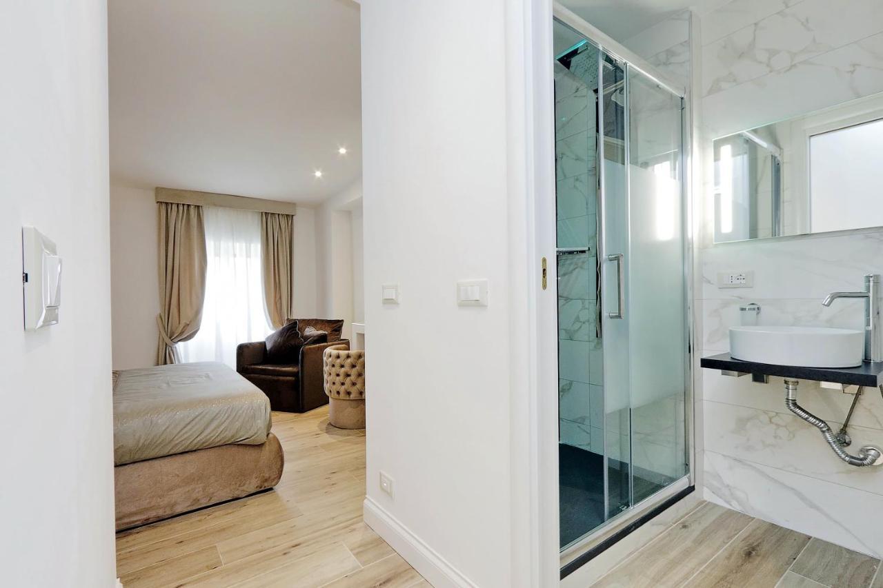 Double Room with Extra Bed,977632411:JPEG